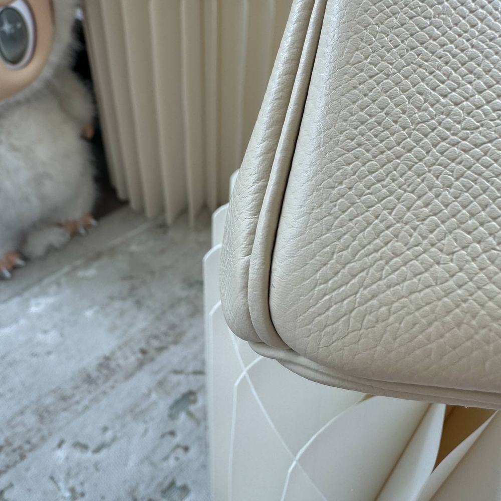 Hermes Cream Satchel with Structured Design and Silver Hardware - Picture 6 of 16